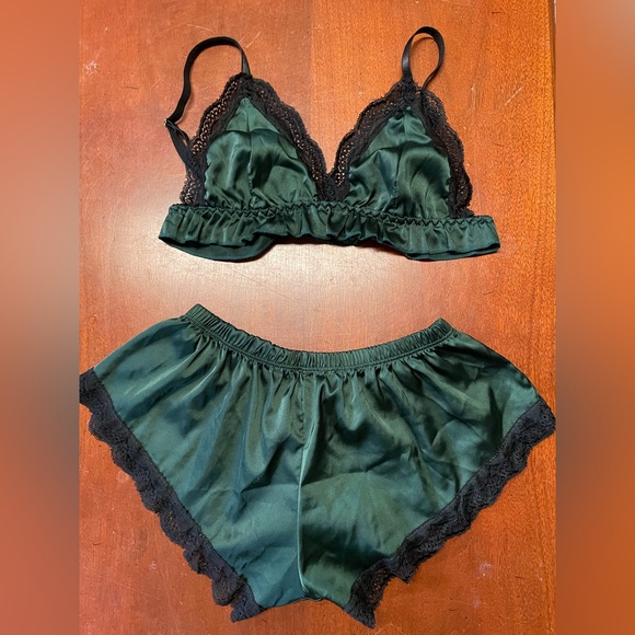 Shein Size: Small Colour:Green & Black - Picture 1 of 2